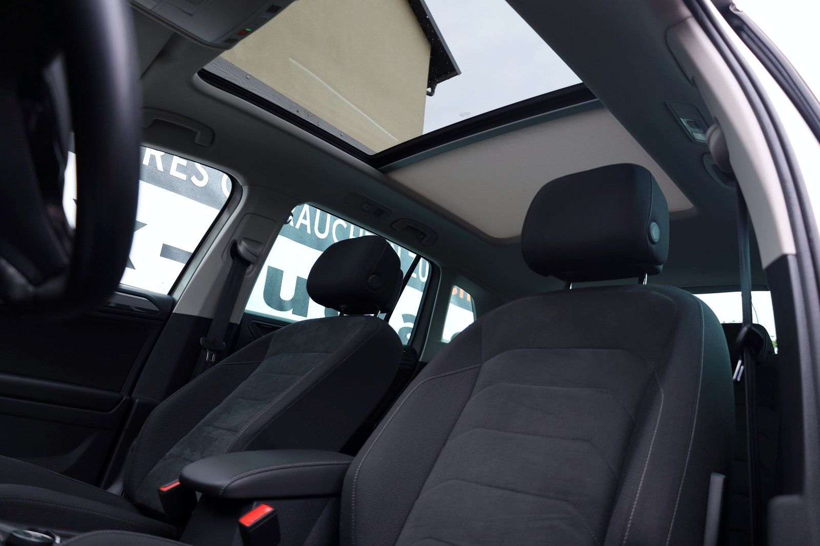 Fahrzeugabbildung Volkswagen Tiguan Highline 4M Navi,LED,PanDach,ACC,360°
