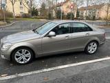 Mercedes-Benz Mercedes C-Klasse 200 KOMPRESSOR AVANTGARDE - Mercedes-Benz E 200: Kompressor Avantgarde