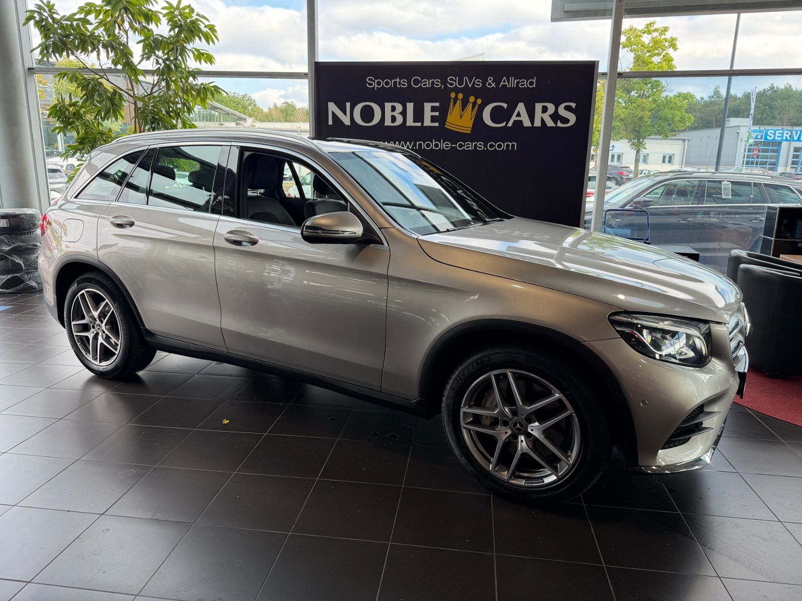 Fahrzeugabbildung Mercedes-Benz GLC 220 d 4Matic AMG Line PANO LED NAV