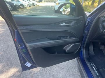 Alfa-Romeo Stelvio - 8