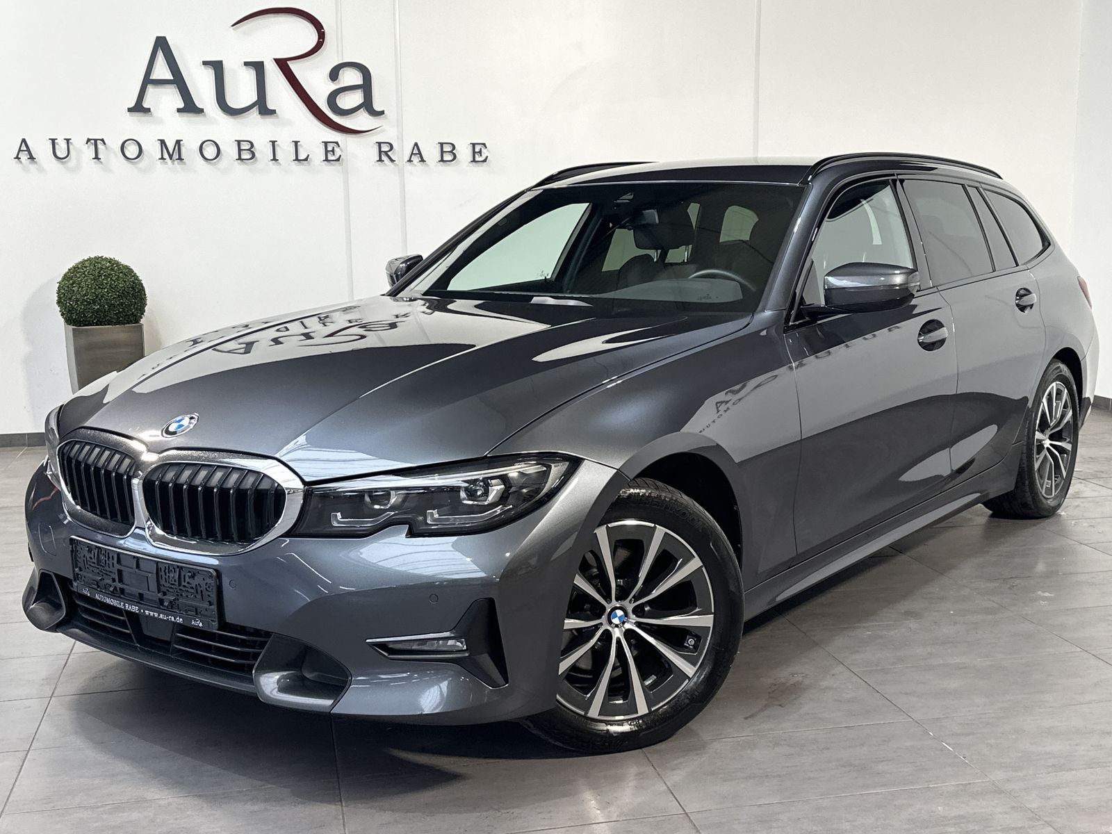 Fahrzeugabbildung BMW 320d Touring Sport-Line NAV+LED+ACC+HIFI+17ZO+LC