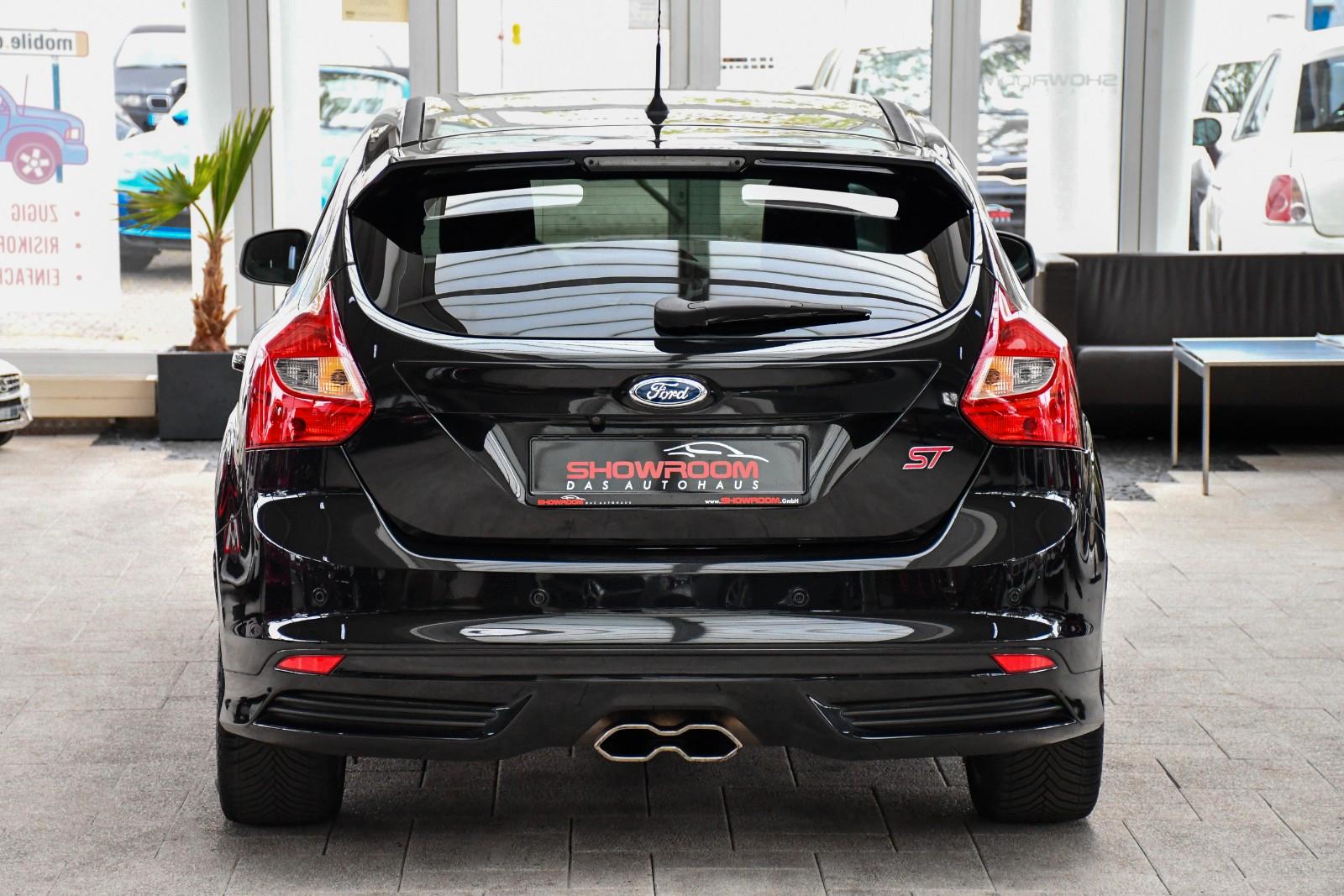 Ford Focus Lim. ST Schalter Recaro Kamera Navi 1.Hand