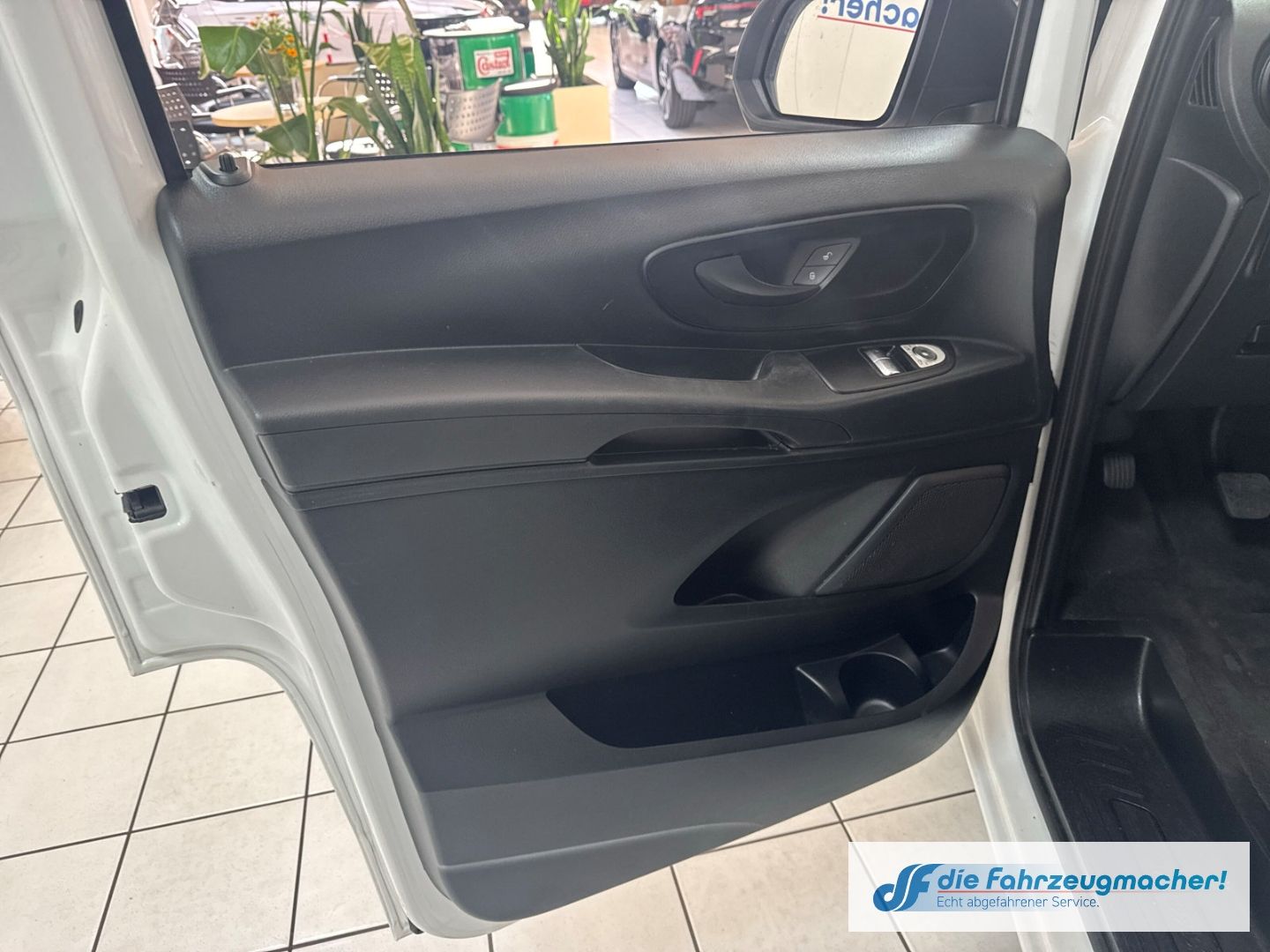 Fahrzeugabbildung Mercedes-Benz Vito Tourer 111CDI FWD extralang Pro AHK Klimaau