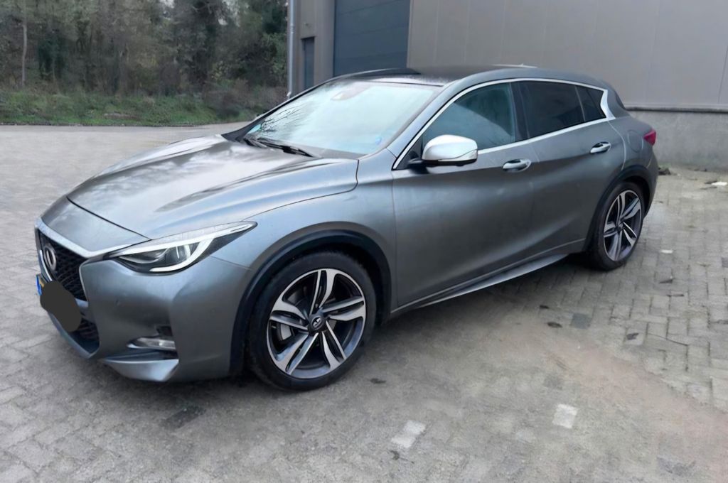 Infiniti Q30