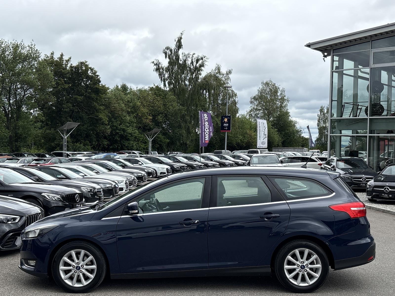 Ford Focus Turnier Titanium CARPLAY/KEYLESS/NAVI/PDC