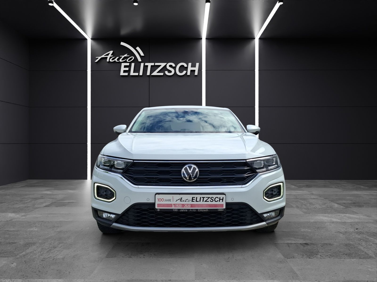 Fahrzeugabbildung Volkswagen T-Roc TSI Style LED AHK Navi ACC RFK SH LM