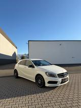 Mercedes-Benz A 250 AMG Line TOP Zustand! - Mercedes-Benz A 250 mit Benzin-Antrieb: Limousine, Automatik