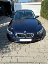 BMW 523i A - - blaue BMW 523
