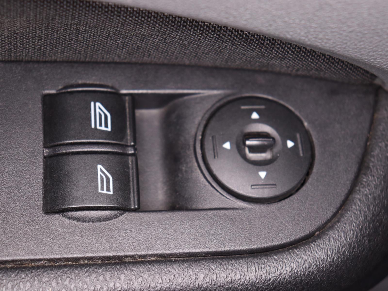 Ford Focus 2010 — photo 13