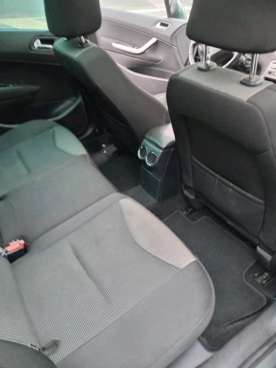 Peugeot 308 2011 — photo 7