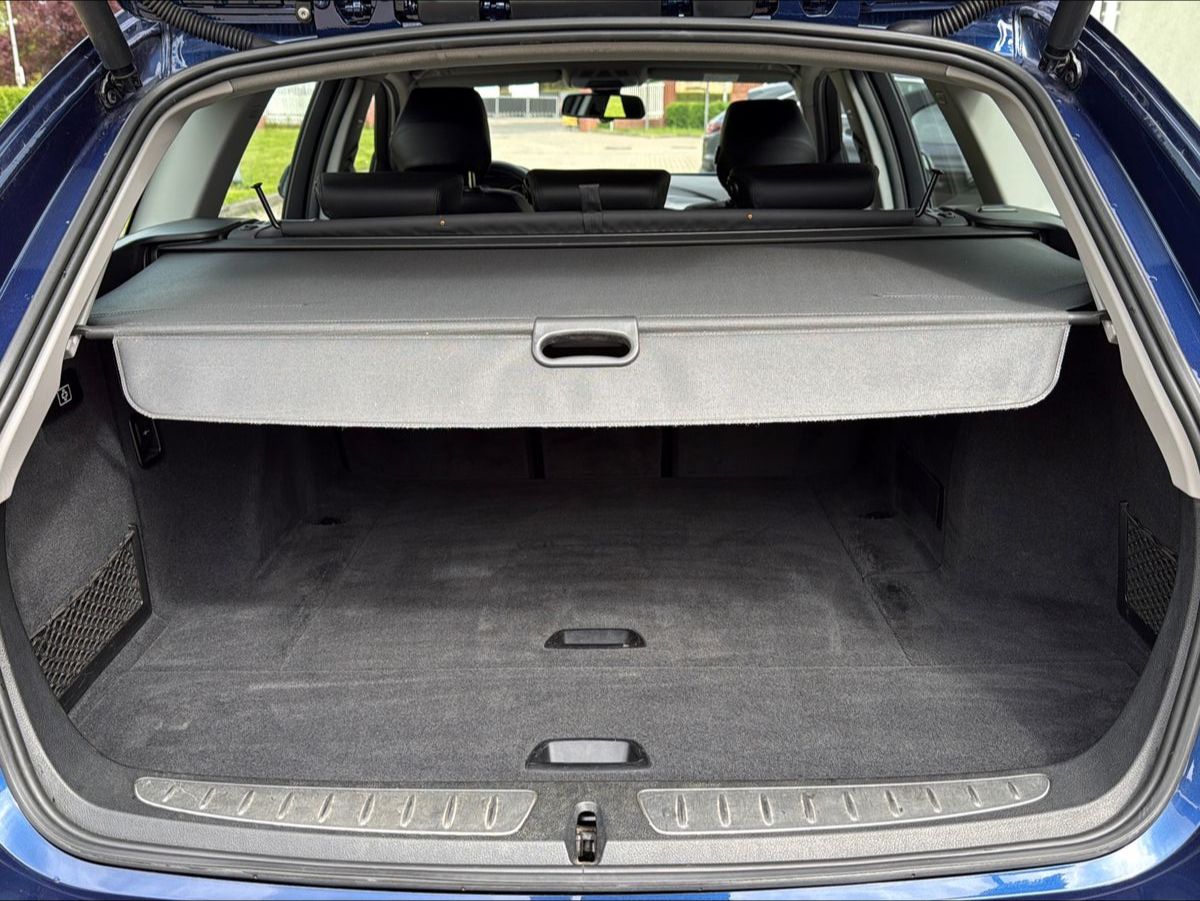 Fahrzeugabbildung BMW 320 i Touring / AHK / unfallfrei