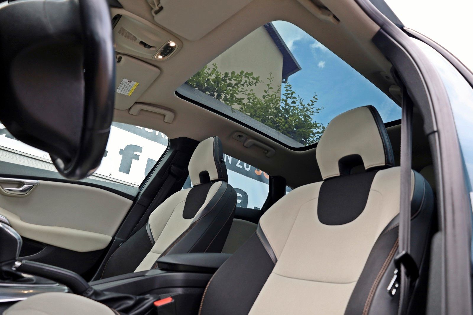 Fahrzeugabbildung Volvo V40 CrossCountry Kinetic AWD Navi,Panorama,Bliss