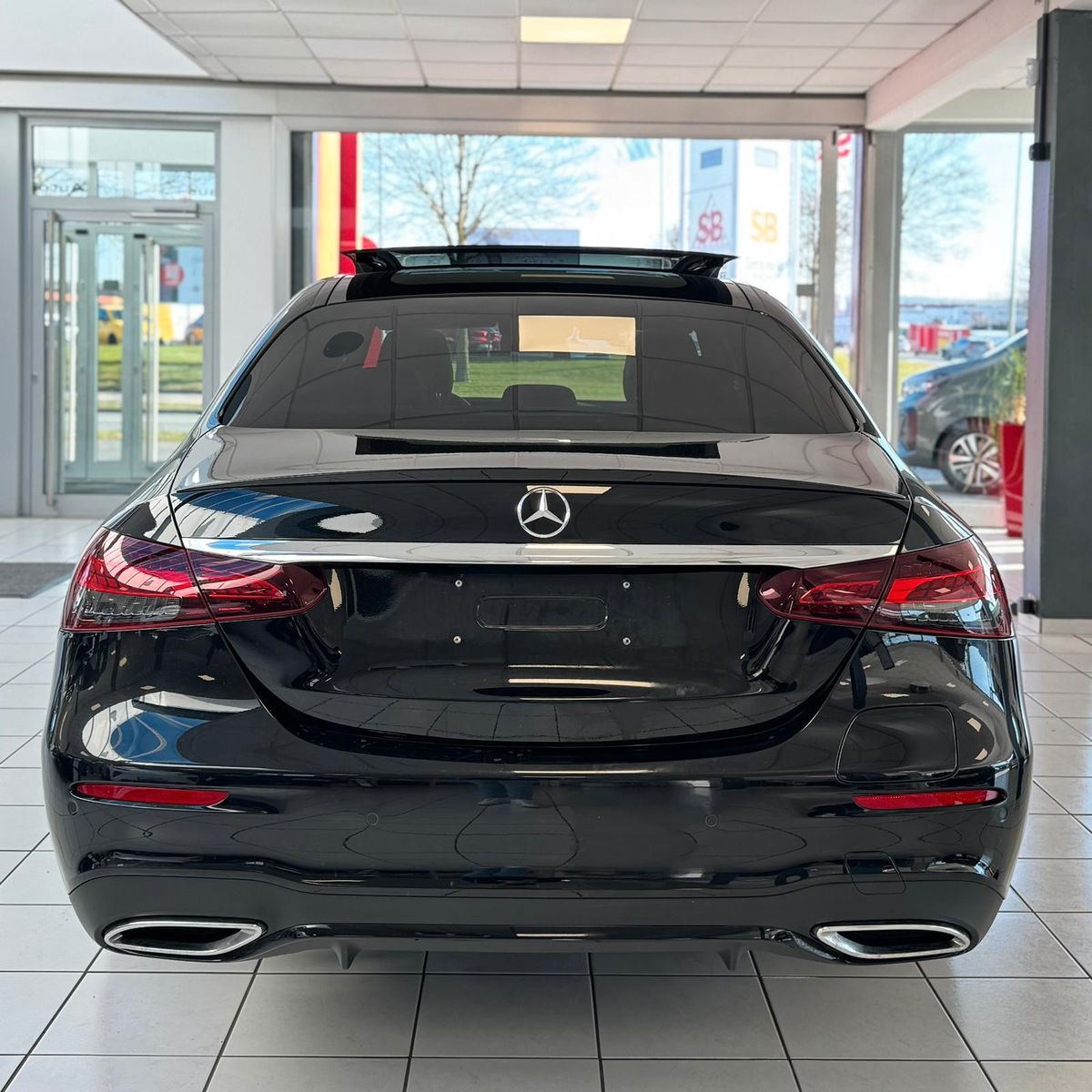 Fahrzeugabbildung Mercedes-Benz E 300 E Limousine E 300 e