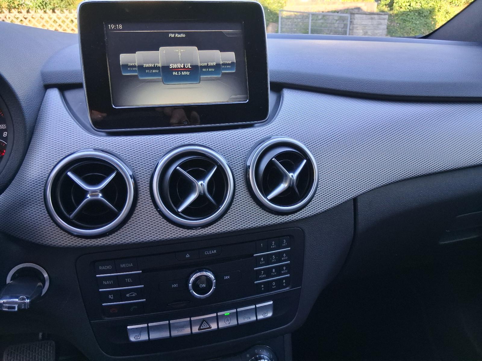 Mercedes-Benz B 200 Score Sondermodell   URBAN mit AHK und LED
