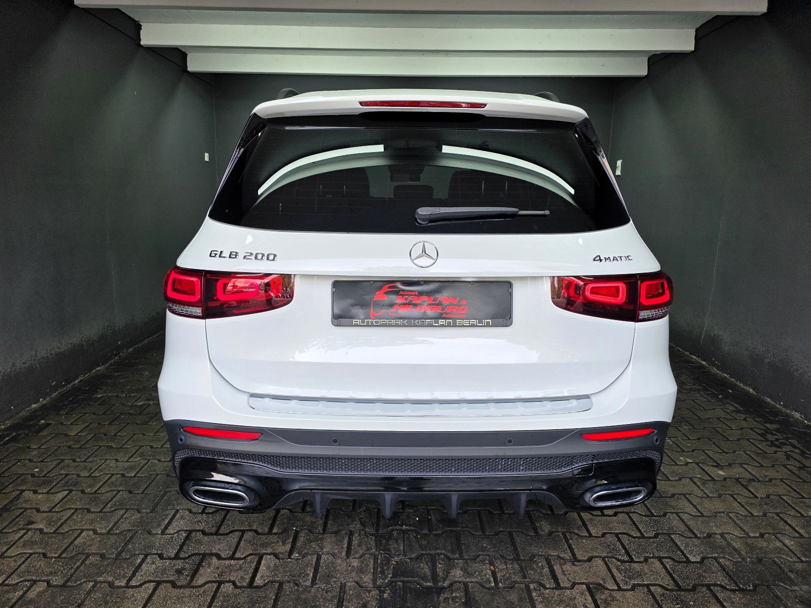 Mercedes-Benz GLB 200 4MATIC, AMG LINE, PANO, DISTRONIC, R-KAM foto 5