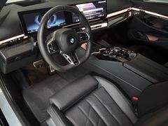 Fahrzeugabbildung BMW 520i Touring M Sport --DrivingProf/Autobahn/20LM