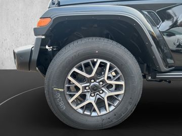 Jeep WRANGLER MY25 Sahara 4x4 AT8 Kam.+KeyLess+LED+LM