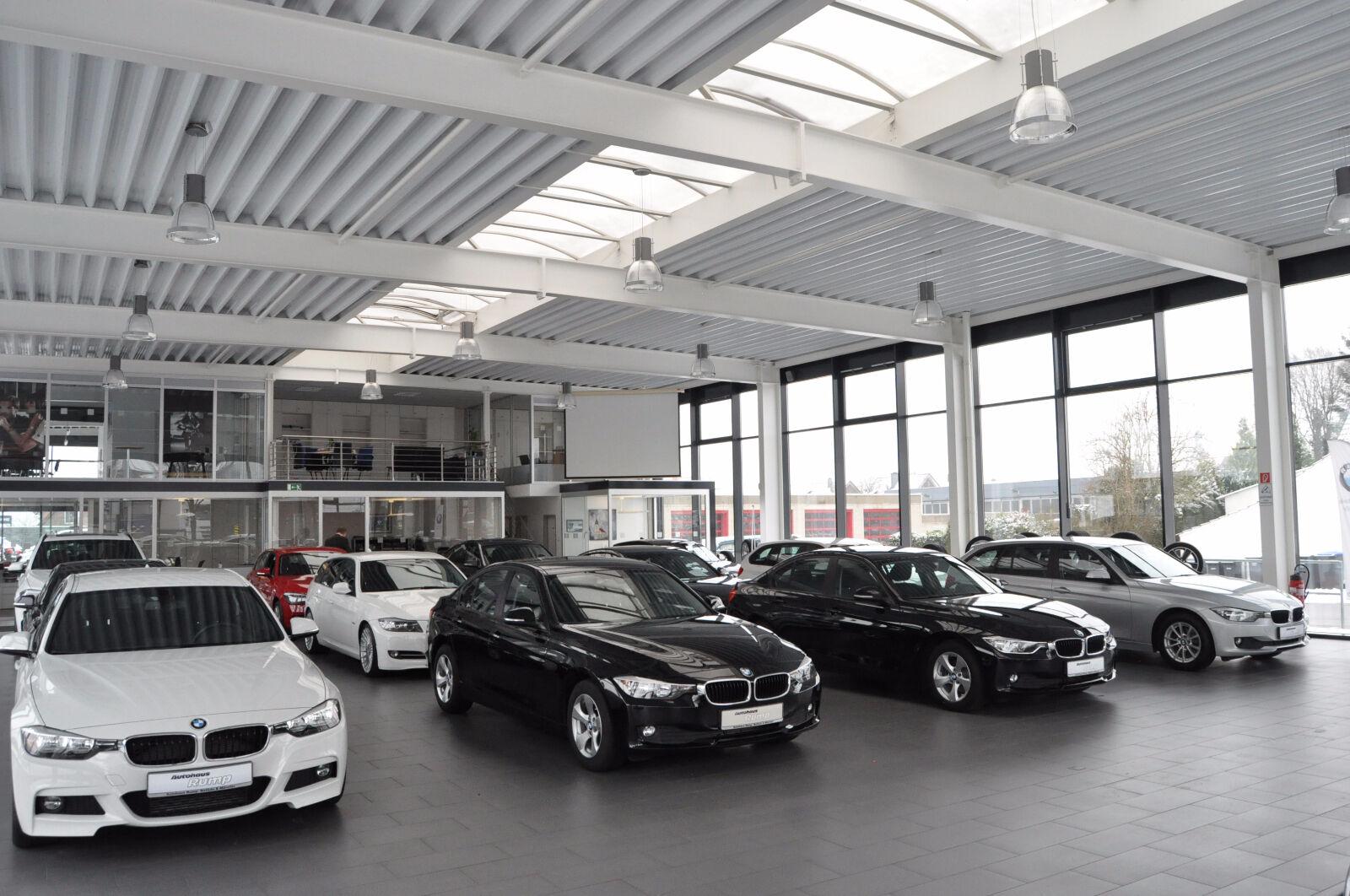showroom-image-top