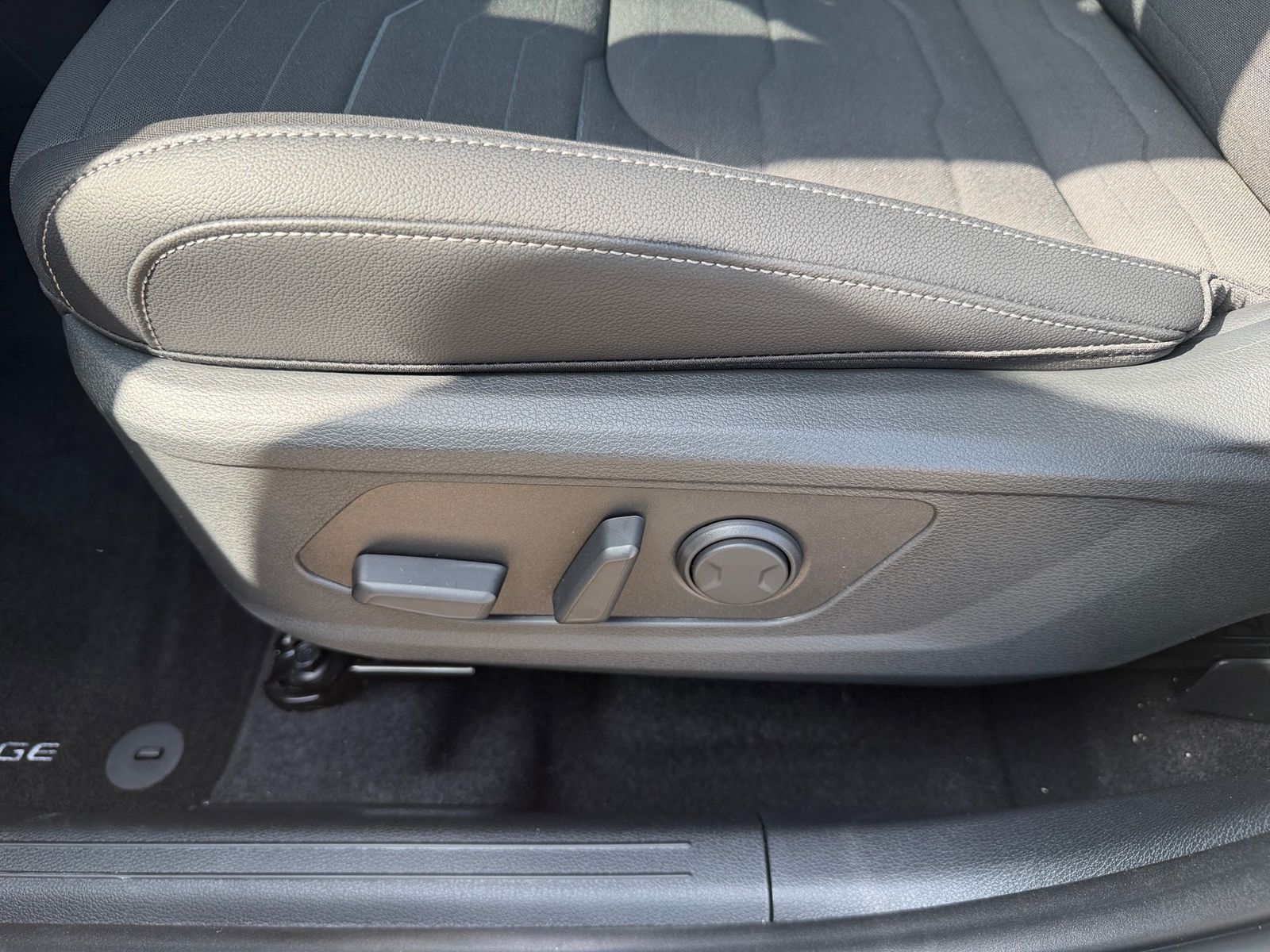 Fahrzeugabbildung Kia SPORTAGE 1.6T 2WD DCT Vision KOM Facelift