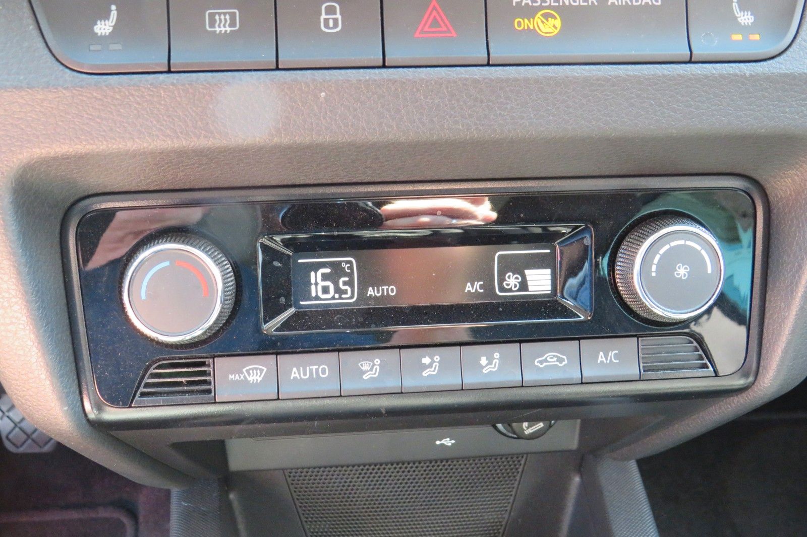 Fahrzeugabbildung SKODA Fabia Combi Ambition GRA SMART-LINK SITZH. PDC 1
