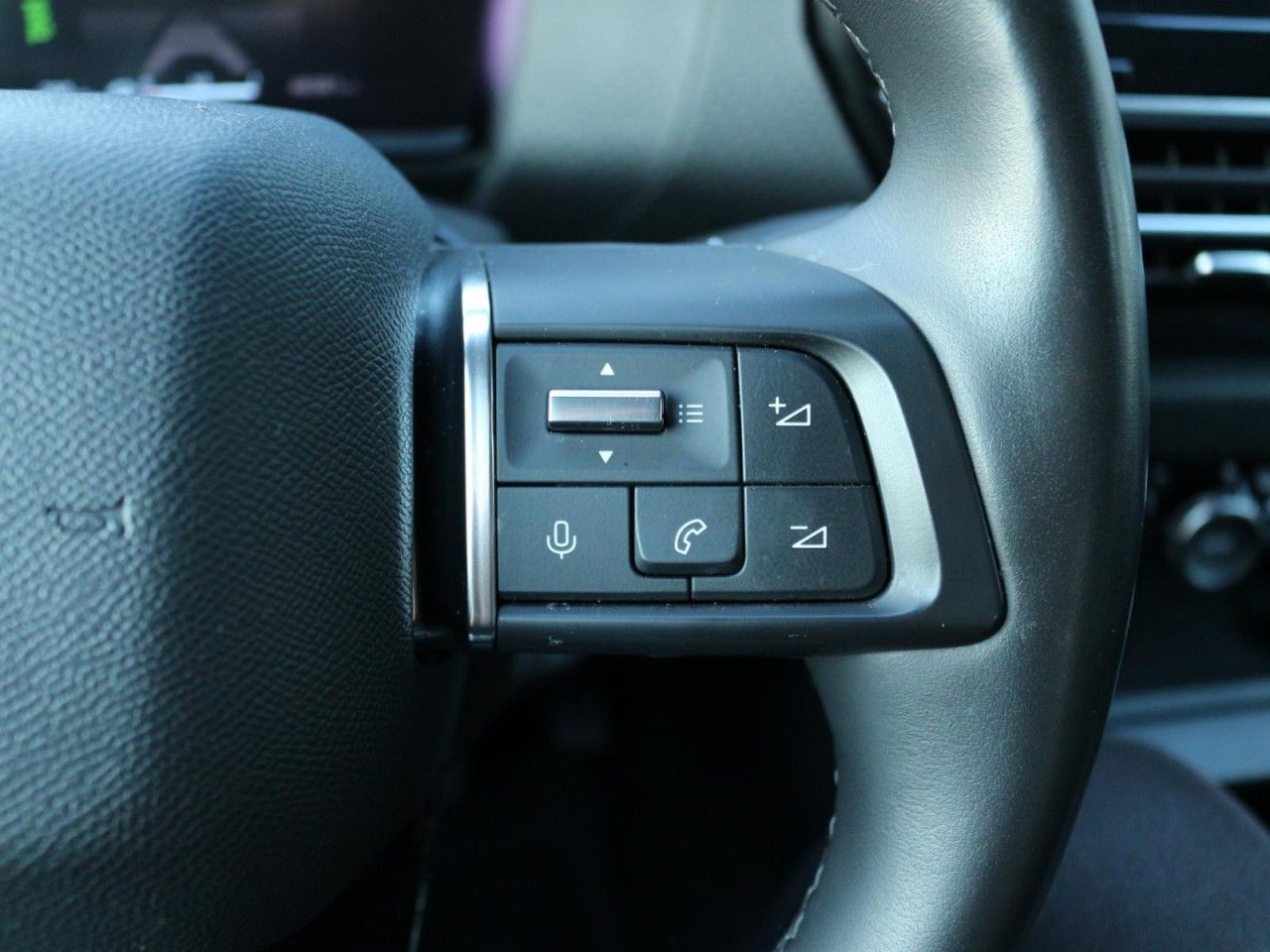 Fahrzeugabbildung Citroën ë-C4 SHINE 136