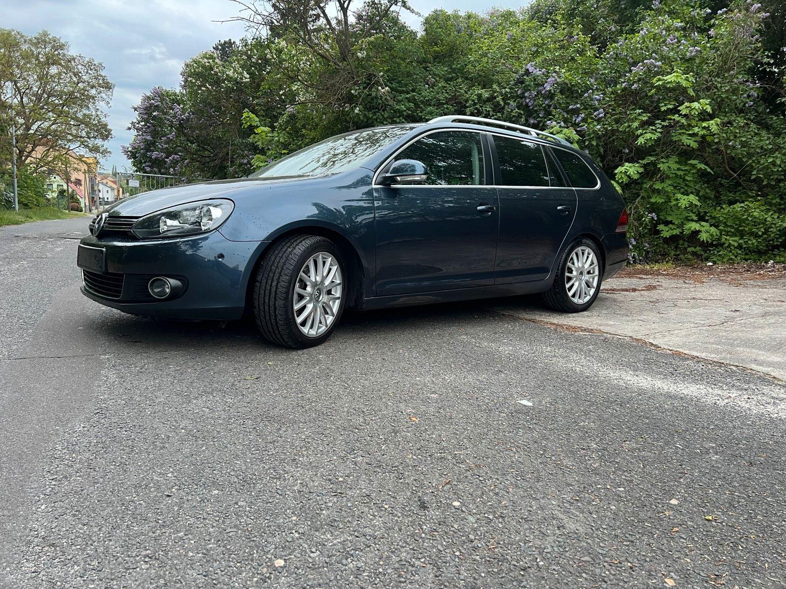 Volkswagen Golf 2010 — interior