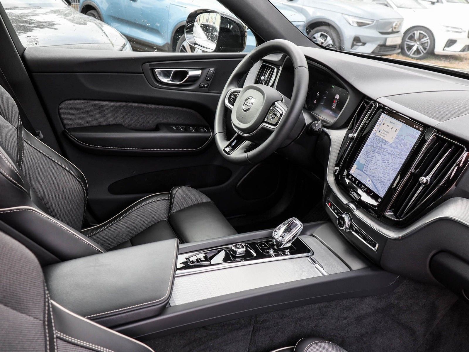 Volvo XC60 B4 Diesel AWD Plus Dark Aut. Navi*PDC*LED imagem 3