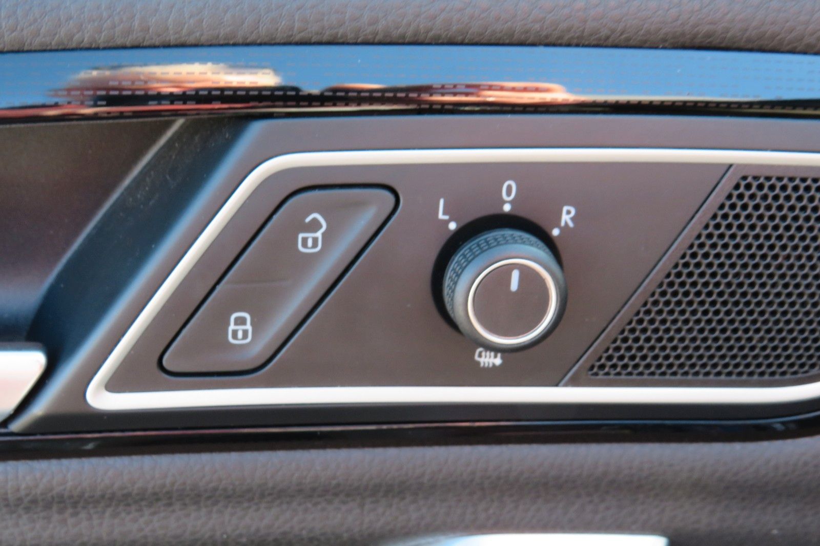 Fahrzeugabbildung Volkswagen Golf Sportsvan DSG SOUND SITZH. PDC ACC AHK