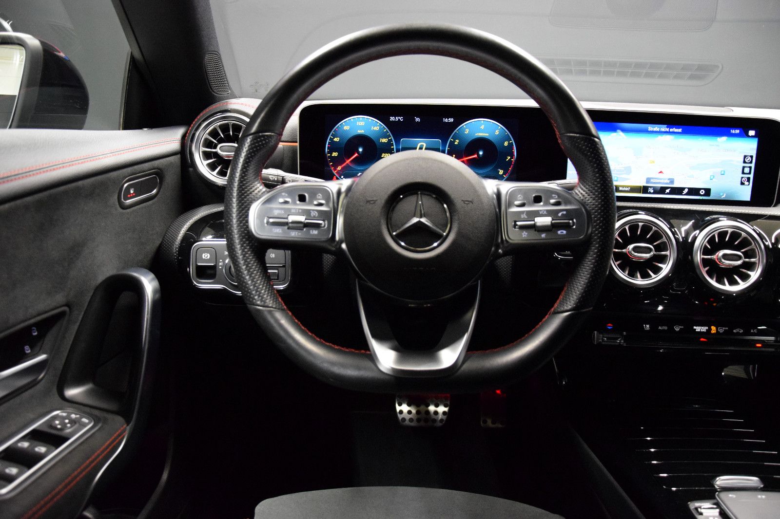 Fahrzeugabbildung Mercedes-Benz CLA 250 Shooting Brake AMG Kamera Night Tempomat