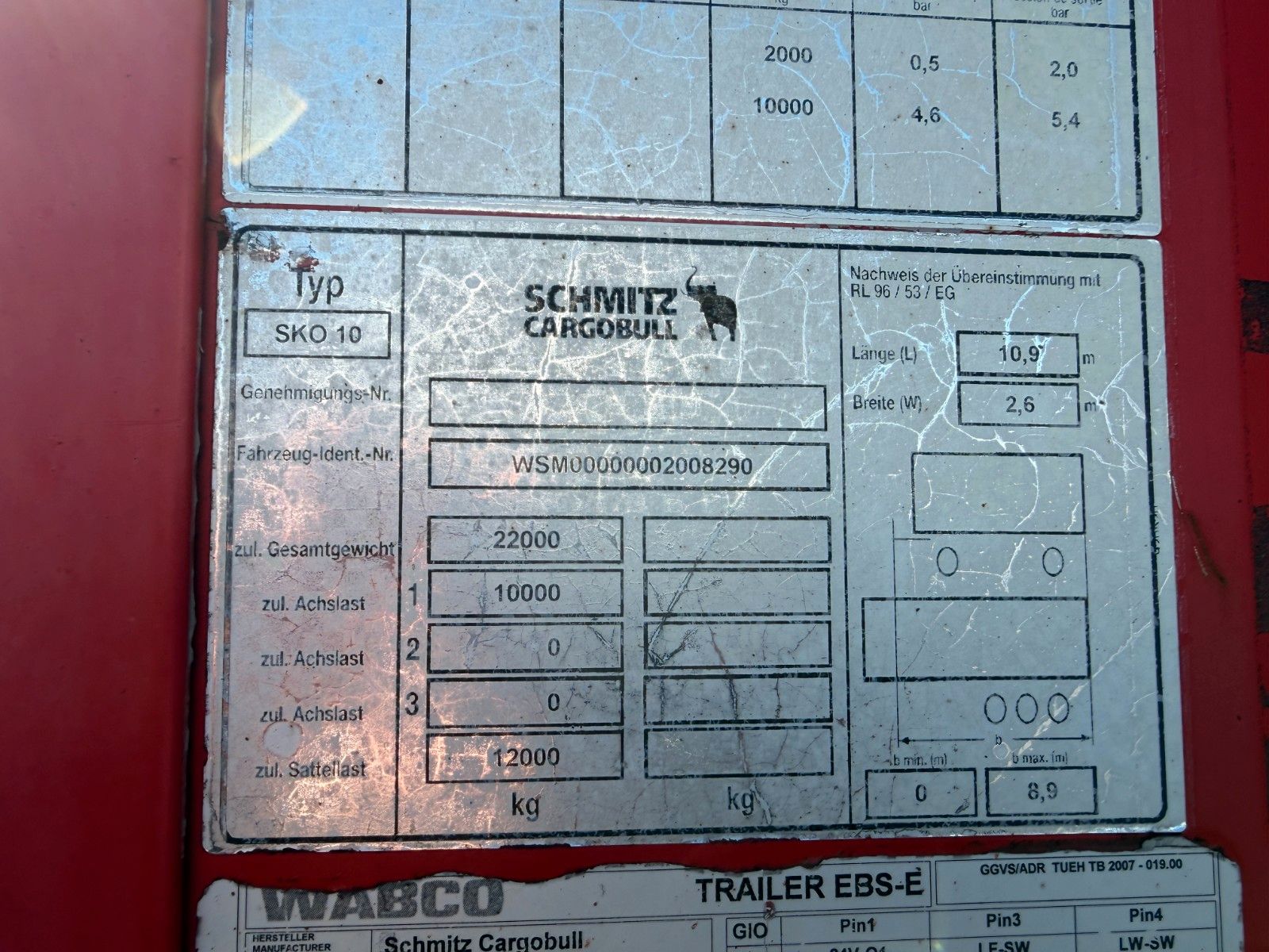 Fahrzeugabbildung Schmitz Cargobull SKO10 Carrier Maxima 1300 LBW Bär 2000kg gelenkt