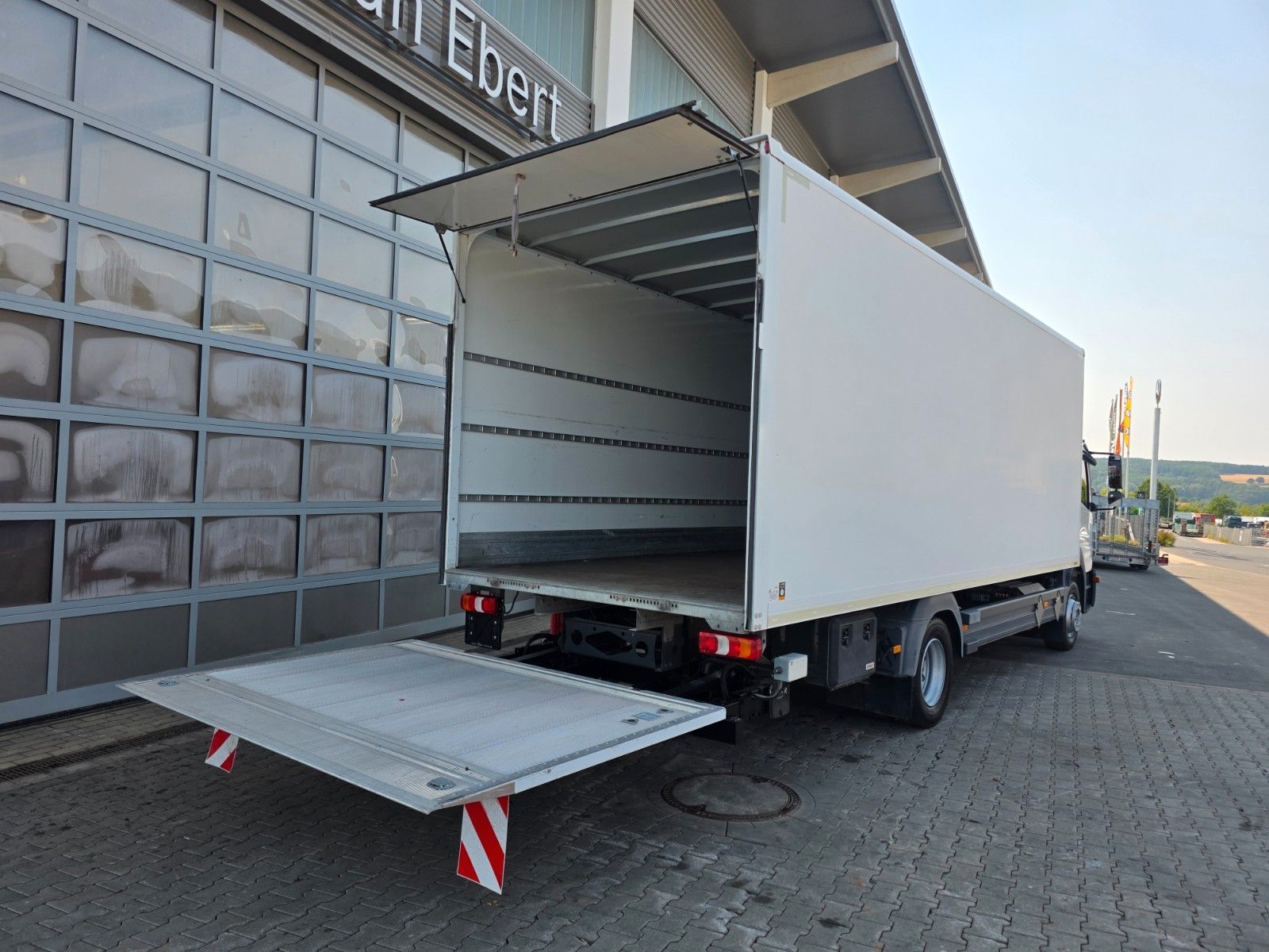 Fahrzeugabbildung Mercedes-Benz Atego 1224 LBW Bär 1.500kg Klima 3 Sitze