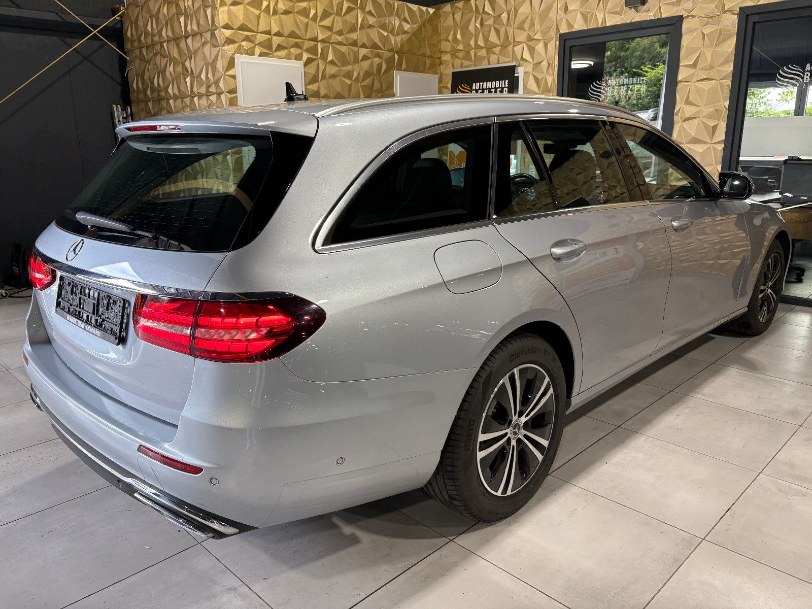 Fahrzeugabbildung Mercedes-Benz E 220 T-Modell d/NAVI/KAMERA/APPLE/AMBIENTE/ACC