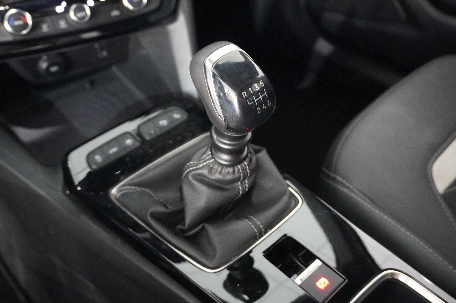 Fahrzeugabbildung Opel Mokka 1.2T ULTIMATE NAVI/LED/KAMERA/SPORT/SH/DAB