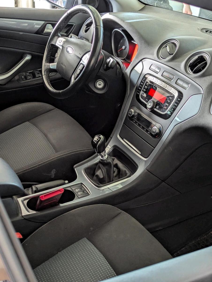 Ford Mondeo 2011 — photo 12