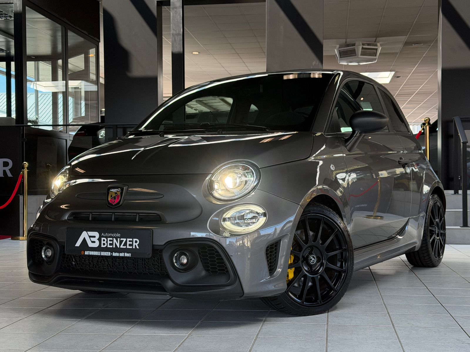 Fahrzeugabbildung Fiat Abarth 695Competizione/CARBON-SITZE/CARBON/BEATS