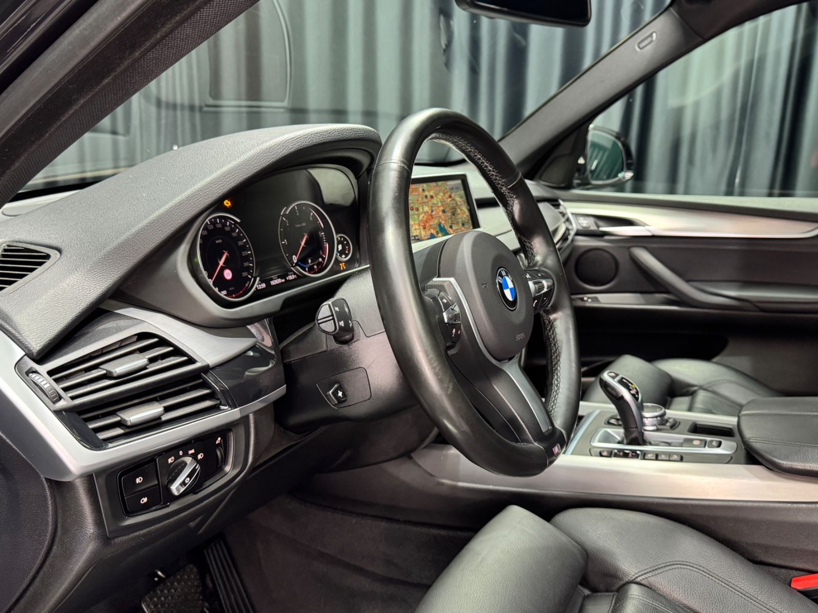 Fahrzeugabbildung BMW X5 40d xDrive|M-SPORT|PANO|7-SITZER|SOFT-CLOSE|