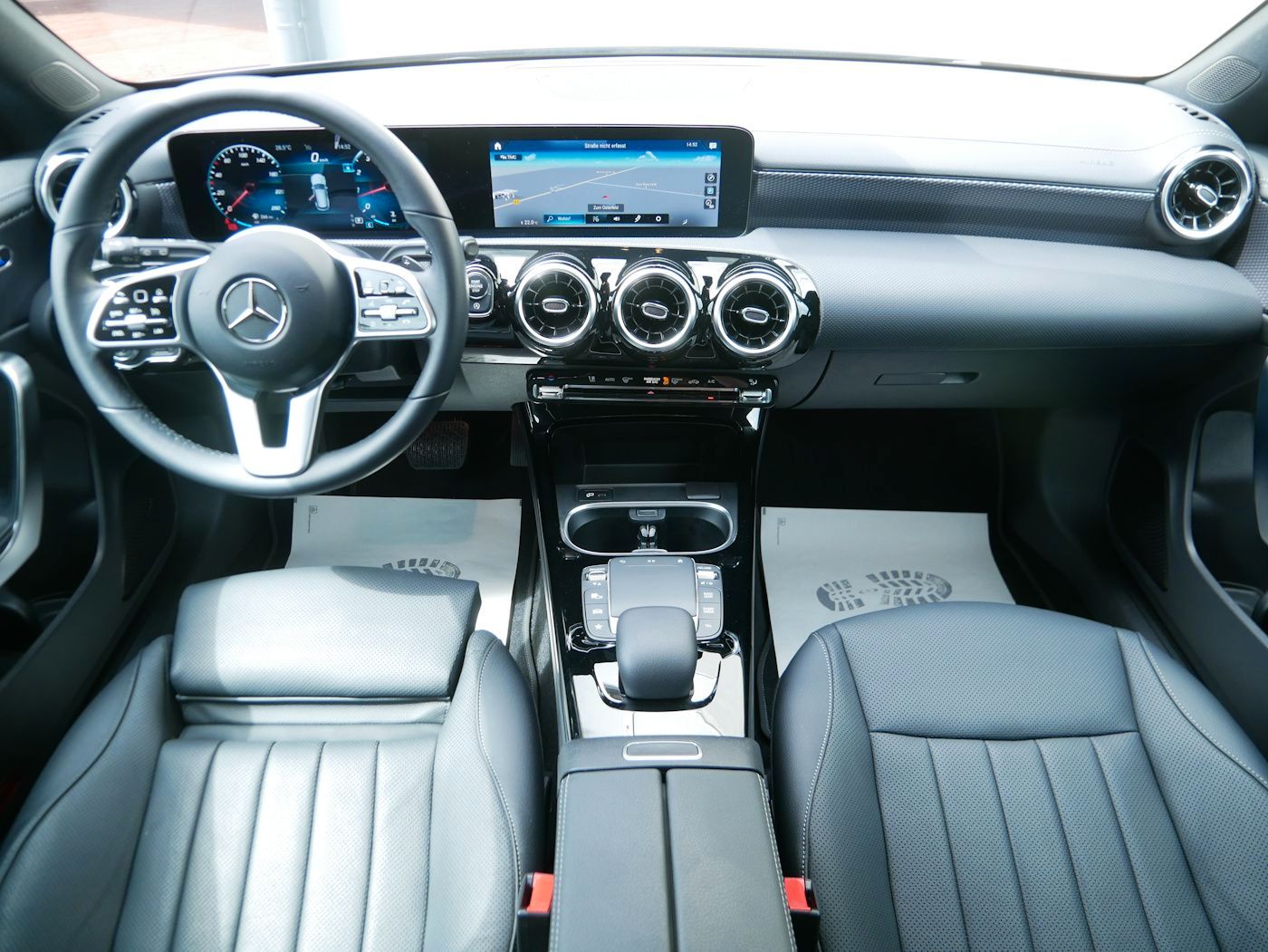 Fahrzeugabbildung Mercedes-Benz CLA 250 SB 4Matic LEDER LED Business-Paket DCT