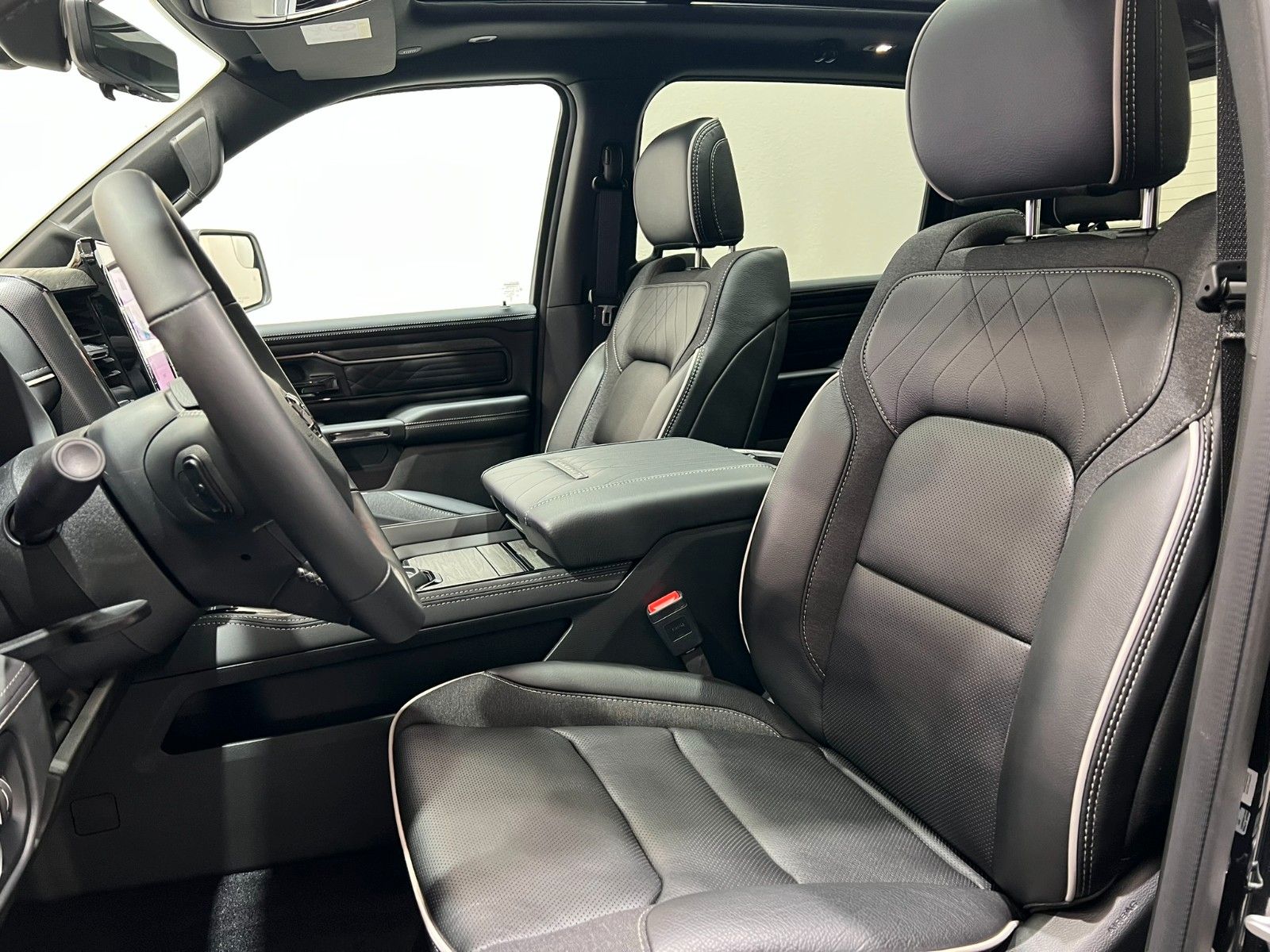 Fahrzeugabbildung Dodge RAM 1500 Limited Night  H/O 3.0L / MFT RTR Ed.
