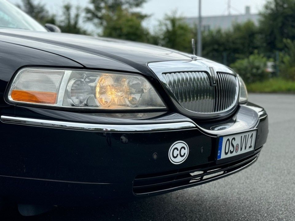 Fahrzeugabbildung Lincoln Town Car Signature Limited