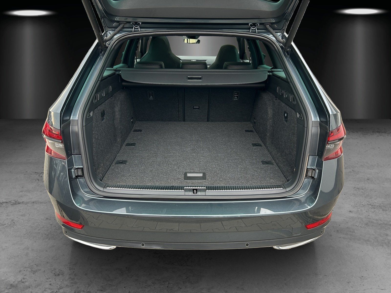 Fahrzeugabbildung SKODA Superb Combi 2.0 TDI Sportline/PANO/ACC/VIRTUAL/