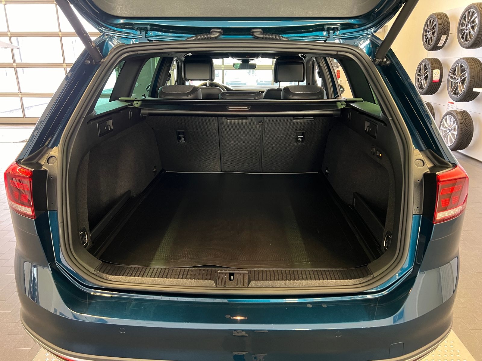 Fahrzeugabbildung Volkswagen Passat Alltrack Variant 2.0 TDI DSG 4MOTION *AHK