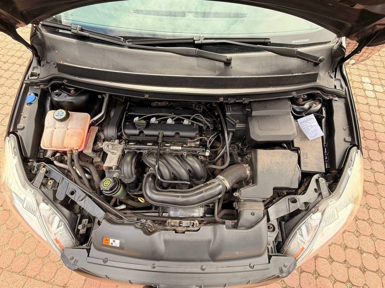 Ford Focus 2010 — photo 9
