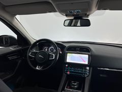 JAGUAR F-PACE R-Sport 4x4 PANO/ MERIVAN /1.HD / 81.tKM JAGUAR F-PACE R-Sport 4x4 PANO/ MERIVAN /1.HD / 81.tKM