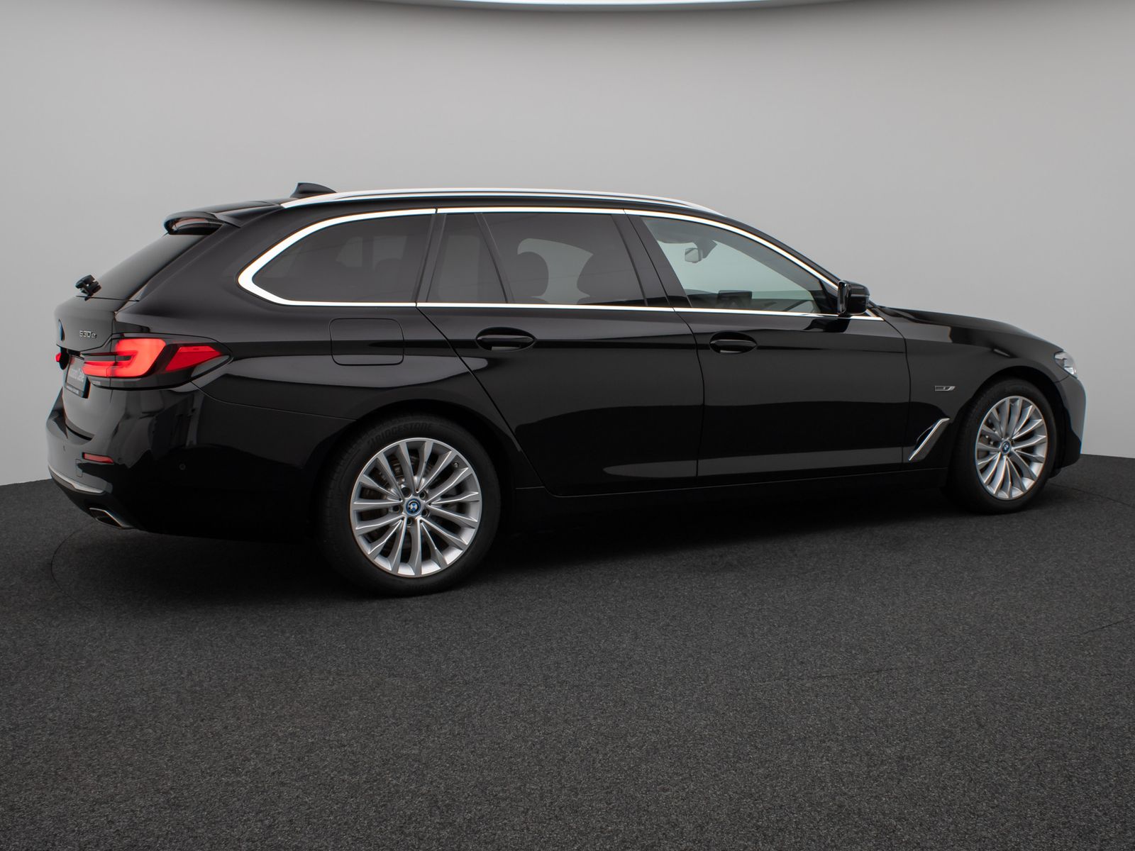 Fahrzeugabbildung BMW 530e Luxury Line Kamera DAB WLAN Alarm Sport AHK