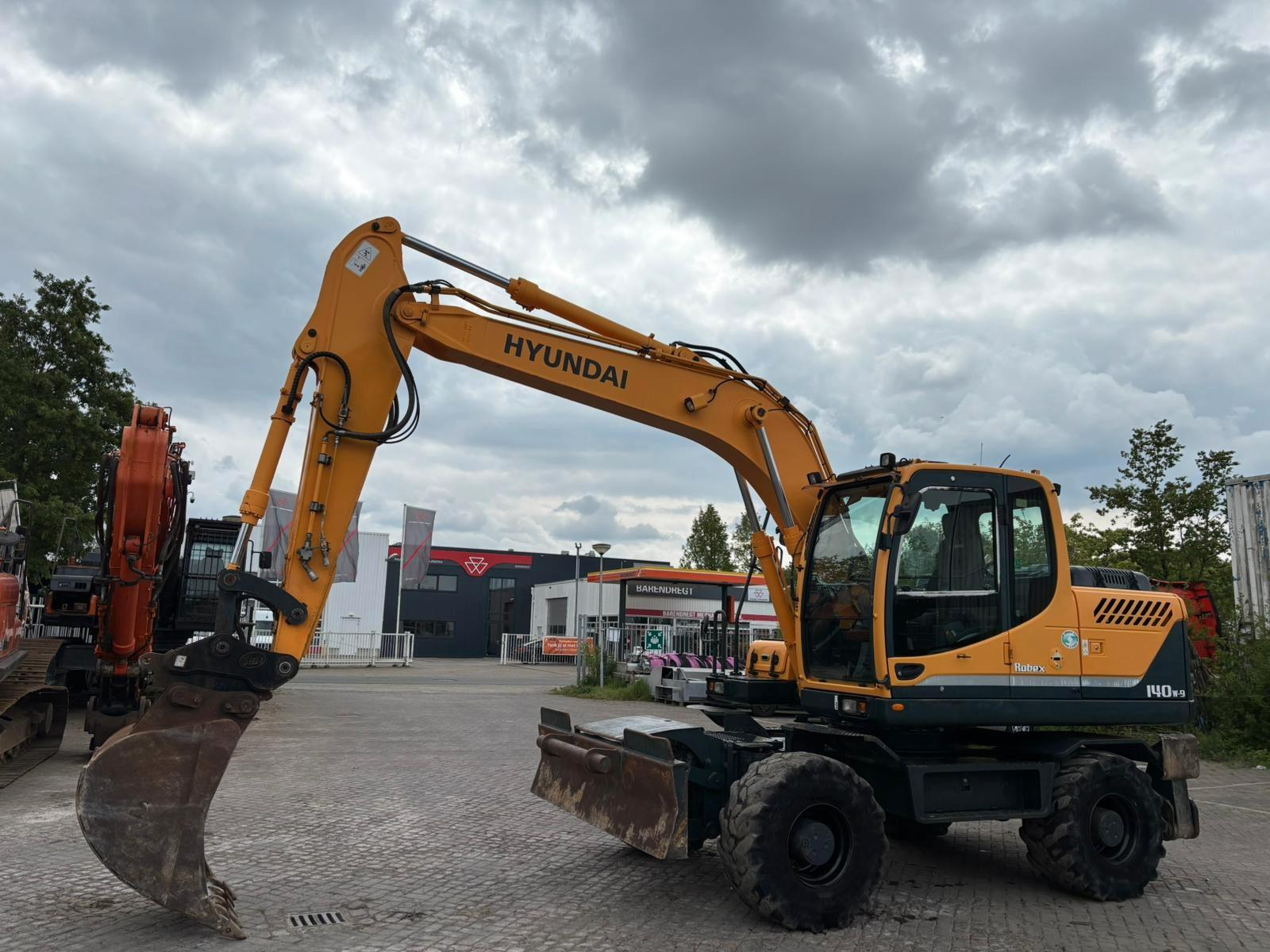 Hyundai 140W-9