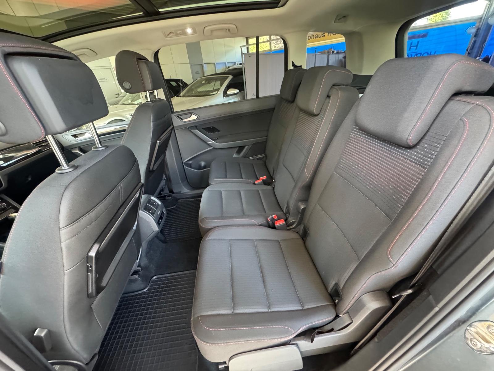 Volkswagen Touran*Navi*PDC*AHK*LED*1. Hd*Scheckheft*
