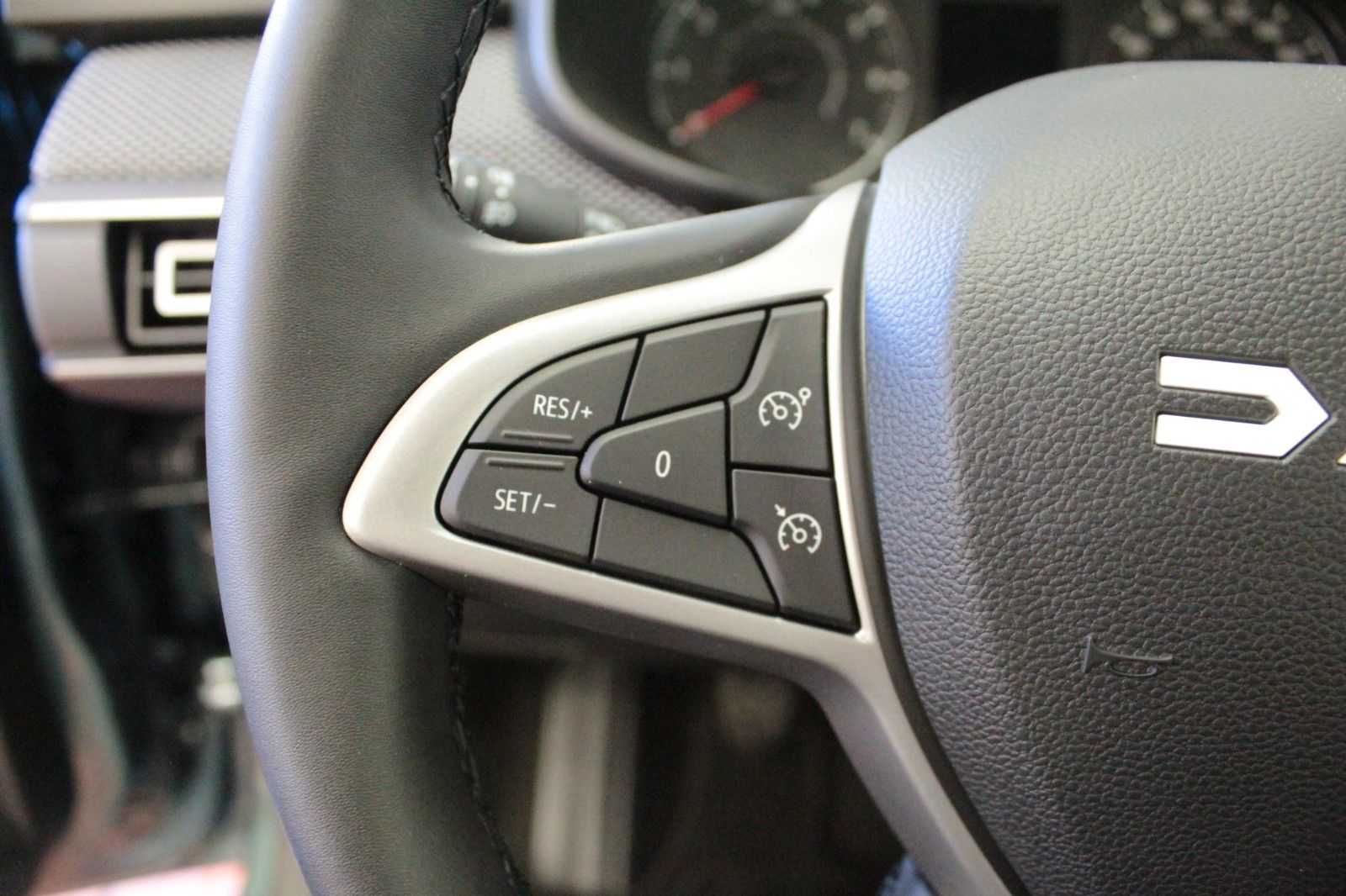 Fahrzeugabbildung Dacia Sandero TCe 100  ECO G Expression*Winterpaket*