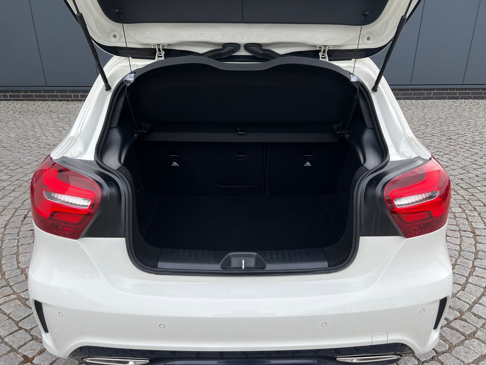Fahrzeugabbildung Mercedes-Benz A Klasse 180 CDI Style *18"LM-Felge AMG, LED, PD