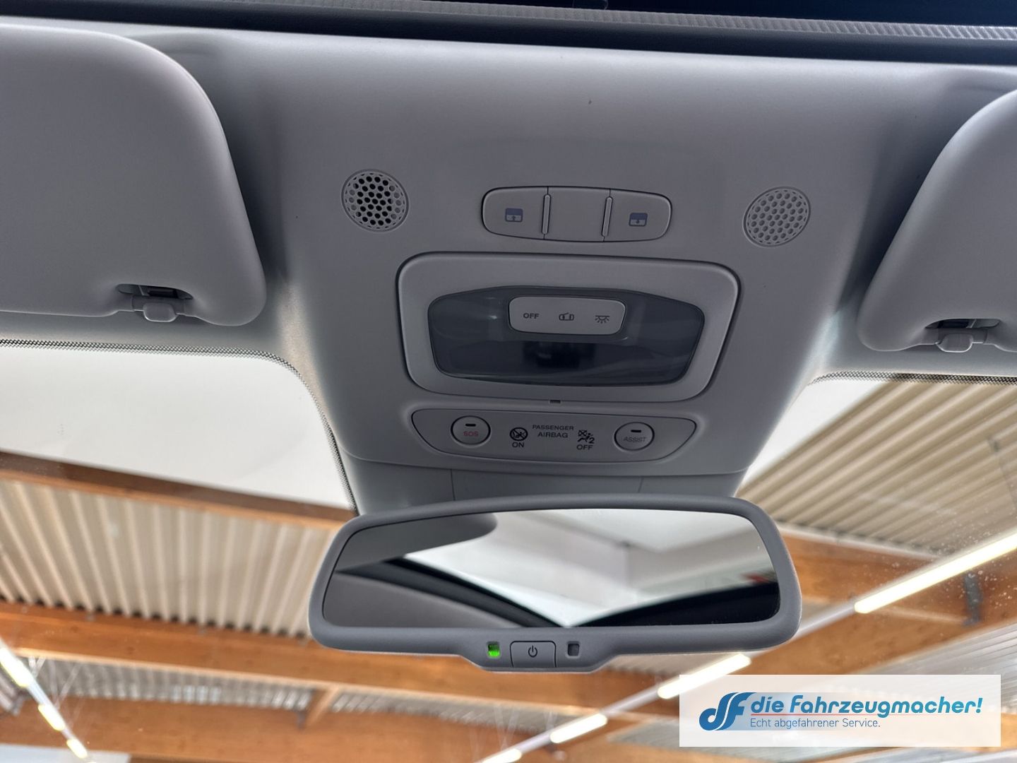 Fahrzeugabbildung Fiat 500 e Apple CarPlay Android Auto Klimaautom Fah