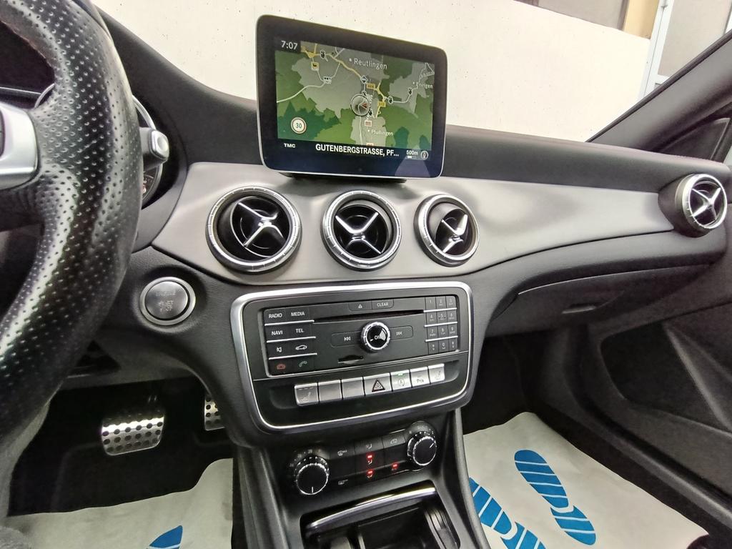 Mercedes-Benz CLA 220